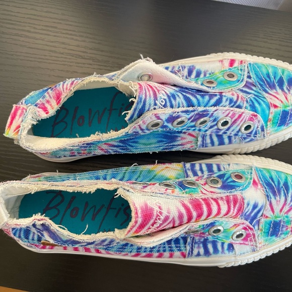 Blowfish Slip on canvas shoes size 7 women’s Multicolored Tie Dye EUC - Picture 3 of 7
